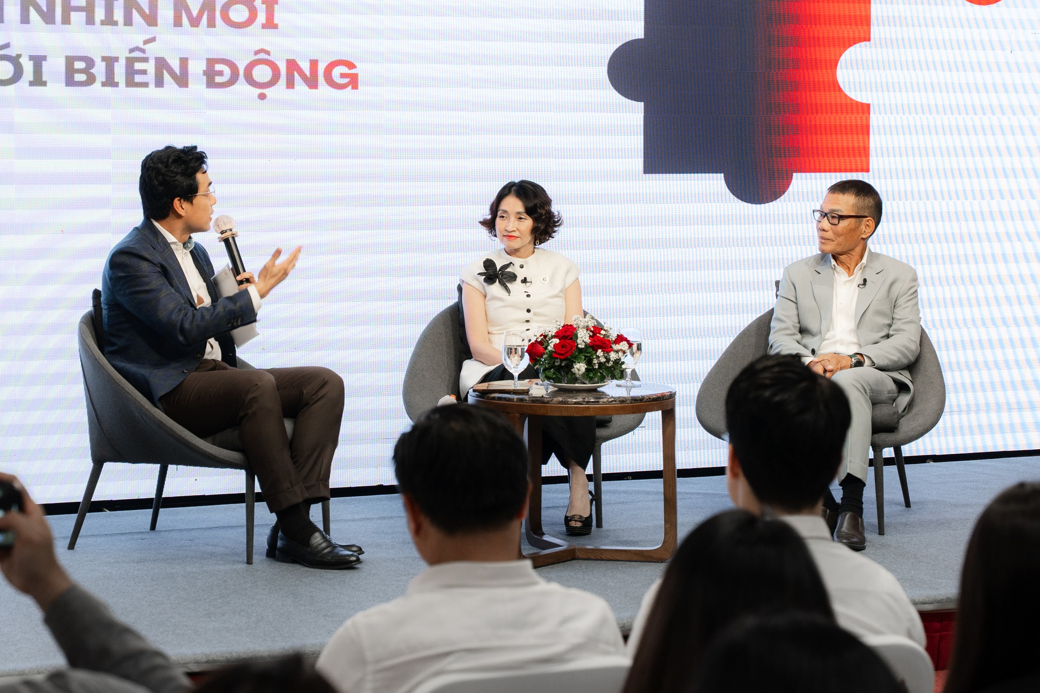 Seminar Kiến tạo tầm nhìn mới trong thế giới biến động được tổ chức bởi ISB.IEI và Vietsuccess.