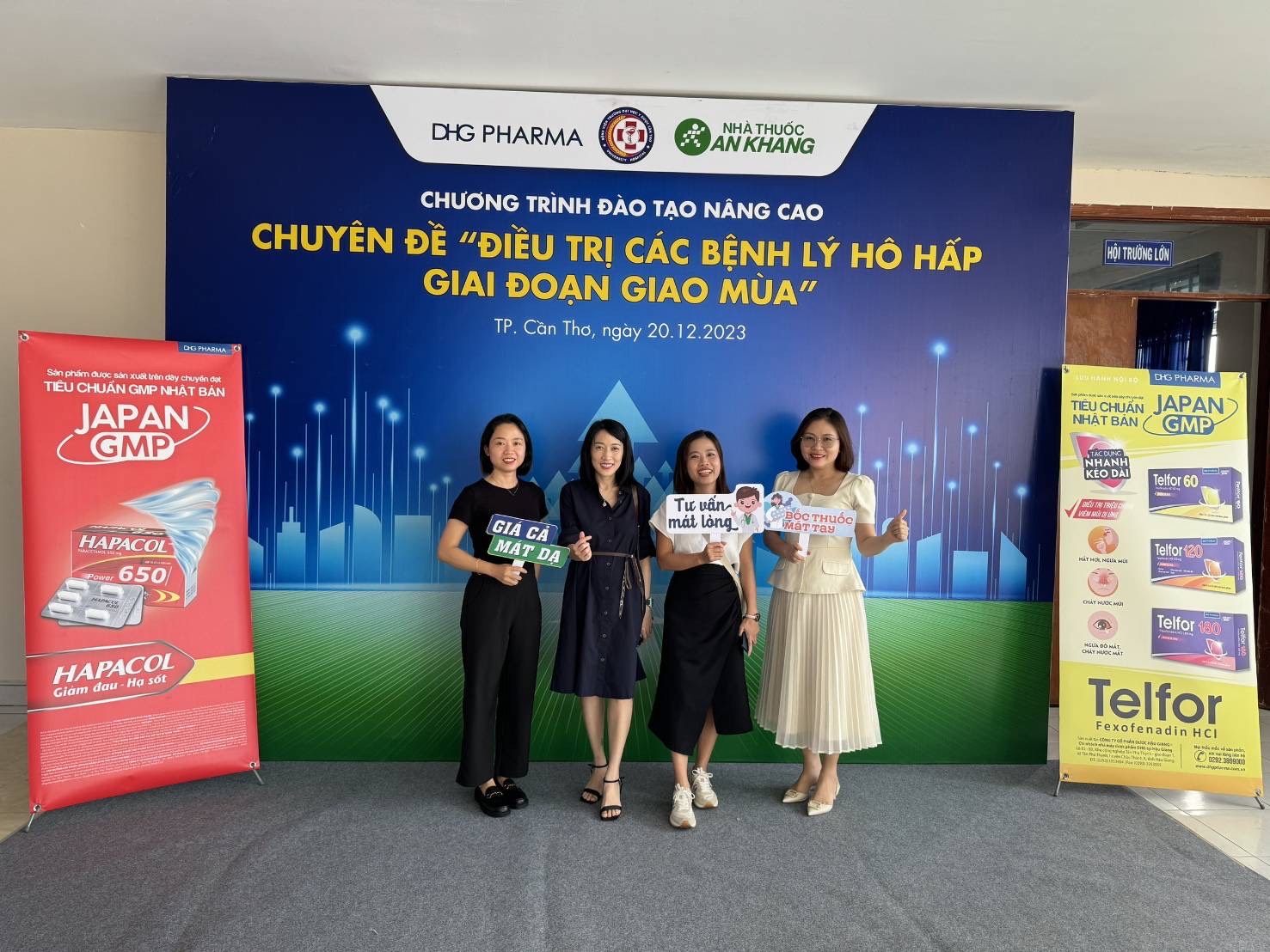 Chị Diệp Khánh Trà trong quá trình làm việc tại Công ty Dược phẩm An Khang Pharma (Nguồn: Học viên cung cấp)