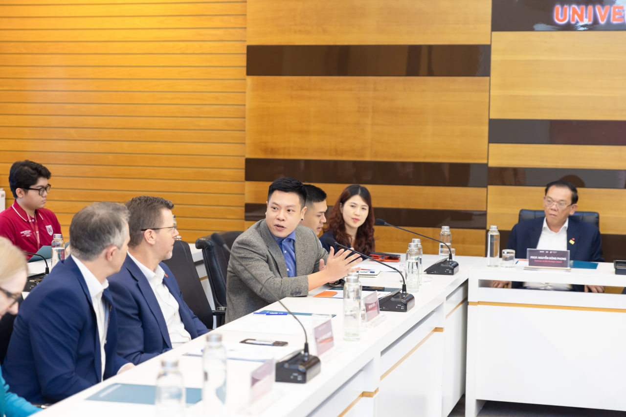 Học viên MBA Talent đối thoại cùng Bộ trưởng Bộ Giáo dục Úc.